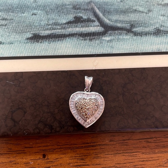 Stunning beyond words diamond heart in white gold - Picture 2 of 7